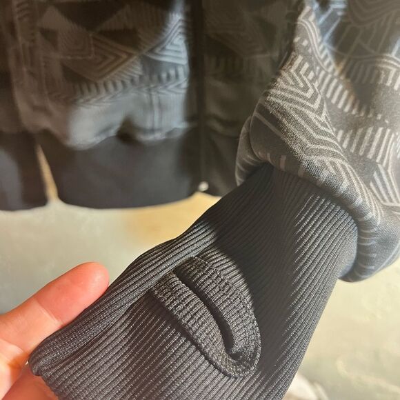 Billabong Black and Pink Hoodie - Picture 8 of 11